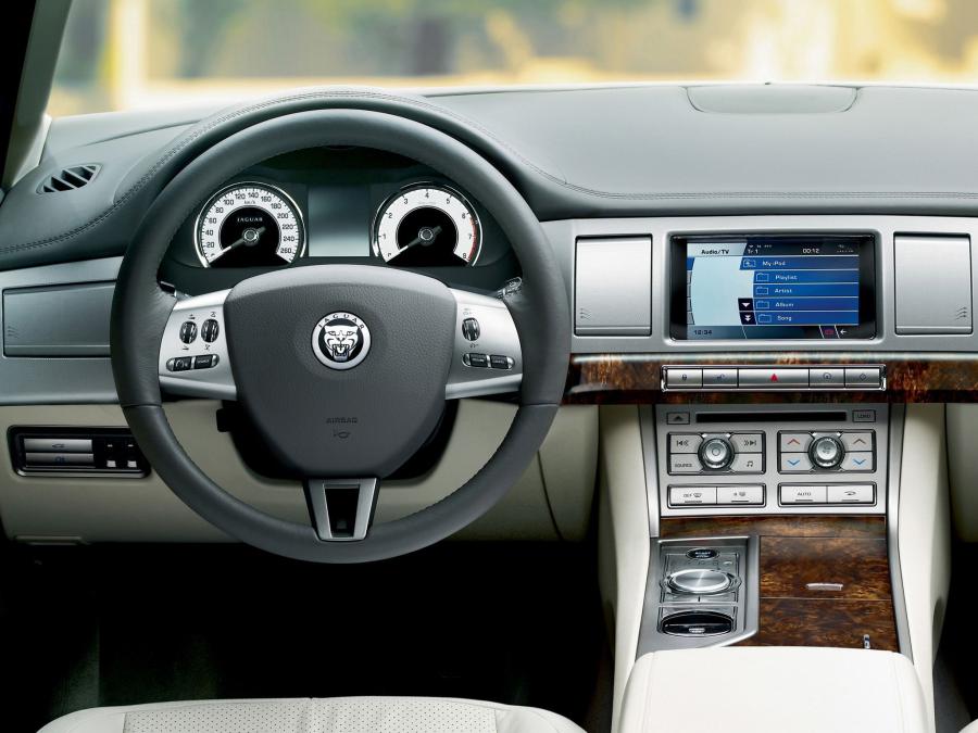  Jaguar XF 2008 года  (фото 104 из 175)